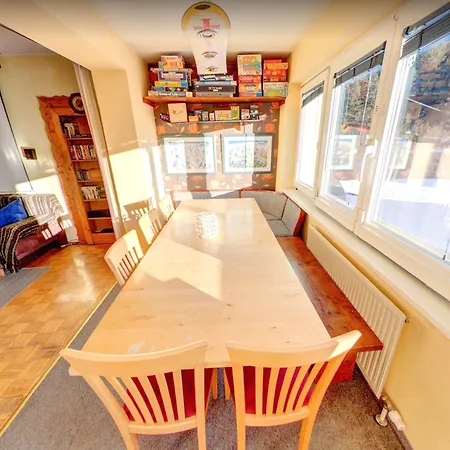 Mountain Getaway - Funky First Floor *