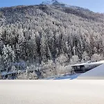 Apartament Mountain Getaway - Funky First Floor *