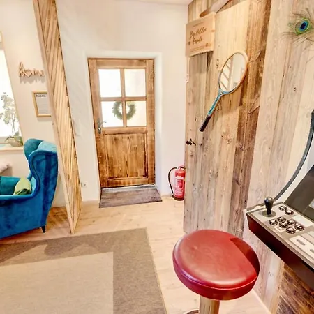 Apartment Mountain Getaway - Funky First Floor *